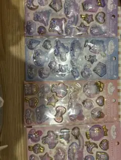 サンリオ　キラキラカプセルシール　４種