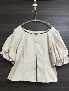 NICE CLAUP パフスリーブ ブラウスのサムネイル