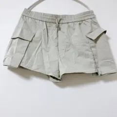 美品 ZARA 【M】ベージュ ショートパンツ