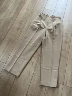 レディース　スラックスパンツ　ベージュ