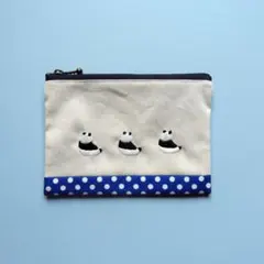 手刺繍ポーチ　パンダパンダパンダ