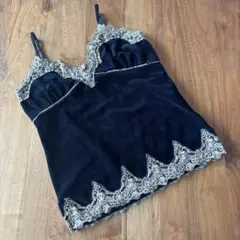 ブラックのレース刺繍ベロアキャミソール