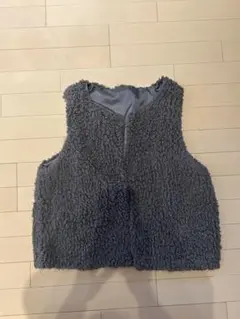 グレー ファーベスト ノースリーブ