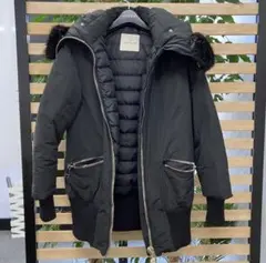 MONCLER ダウンジャケット ブラック ファー付きのサムネイル