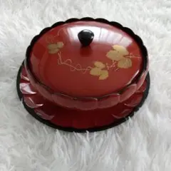 【菓子器】赤い 菓子入れ 蓋付き 金色模様 お盆付き