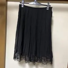 日本製 黒プリーツ 裾のレースが可愛い膝丈スカート