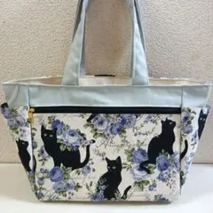 黒猫さんと薔薇　ハンドメイド　　　　　　サイドポケットトートバッグ