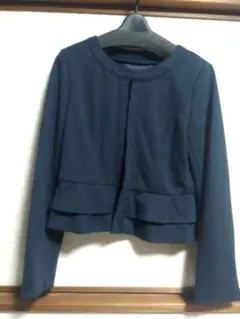 ネイビー ノーカラージャケット フレア裾