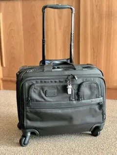 【美品】TUMI トゥミ キャリーケース 26627D2 アルファ2 機内持込可 Amazon | [トゥミ] キャリーケース 26627D2 アルファ2 ブラック