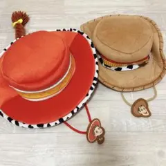 ディズニー　ジェシーファンキャップ　赤帽子2個＆ウエスタンハット茶色　合計3個 ディズニー ジェシーファンキャップ 赤帽子2個＆ウエスタン