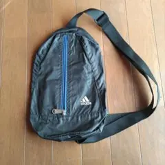 adidas ボディバッグ ブラック