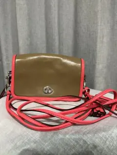 COACH ショルダーバッグ バイカラー タッセル付き
