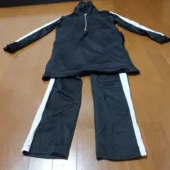 黒地に白線お洒落なマルチウエア！