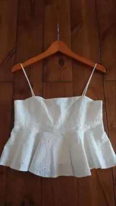 ZARA フリル付きホワイトキャミソール　Mサイズ