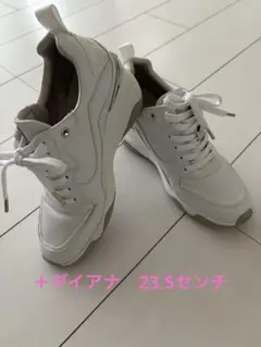 ヒールスニーカー