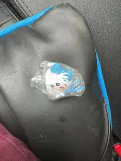 ちいかわ つまんでつなげてますこっと ハチワレ ボールチェーン