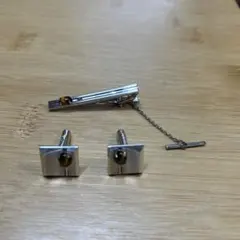 カフスボタンとネクタイピン　セット