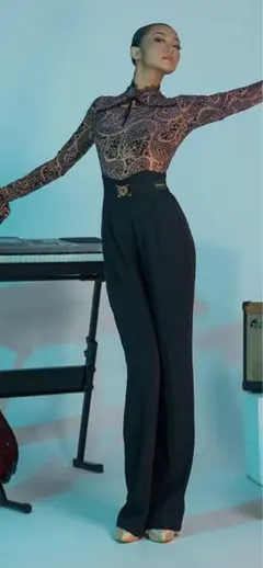 ダンスパンツ　ズボン　レディース