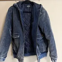 フード付きダークブルージャンパー