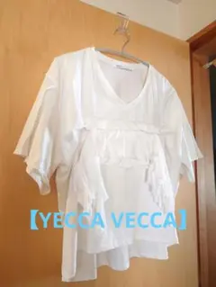 【YECCA VECCA】袖スリットフリルVネックTシャツのサムネイル