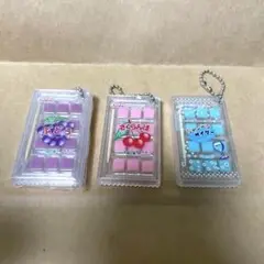 餅飴 ミニシャカシャカチャーム　さくらんぼ　ぶどう　サイダー　ガチャガチャ
