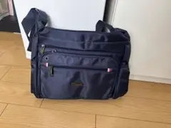軽量ショルダーバッグ　メンズ