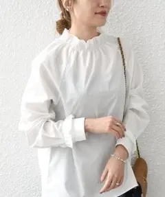 極美品✨　白❤️　シップスエニィ　洗える　REPREVE ポイントフリルブラウスのサムネイル