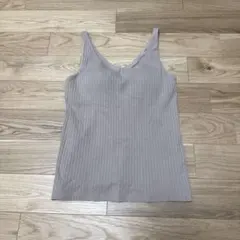 UNIQLO レディース　カップ付きタンクトップのサムネイル