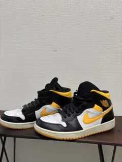 Nike AirJordan 1 Mid SE LaserOrangeBlack