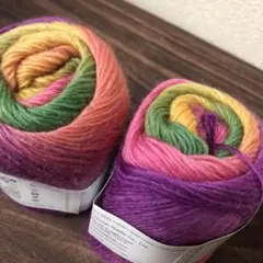 新色？ピンク系カラフルグラデーションウールヤーン2玉