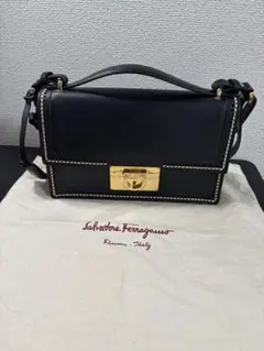 【ほぼ新品】Salvatore Ferragamo ショルダーバッグ 黒 レザー