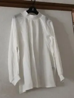 ホワイト 長袖 プリーツシャツ
