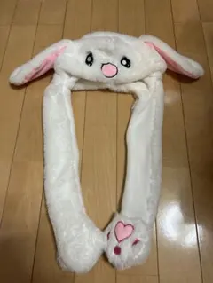 ウサギの耳付きふわふわ帽子