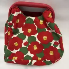 ツバキ柄のがま口バッグ