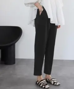 ELFRANK ダンボールタックテーパードパンツ　ブラック黒