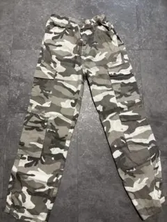 最終値下げ　早い者勝ち　未使用品　迷彩カーゴパンツ 12Y