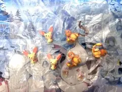 ポケモン　しっぽみてみて！フィギュア2 ヒトカゲ×3 マイナン×3
