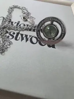 Vivienne Westwood グリーン オーブ ネックレスのサムネイル