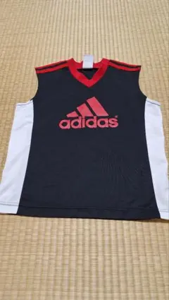 adidas ノースリーブタンクトップ 8A 黒赤