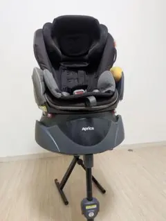Aprica チャイルドシート 360° 回転式のサムネイル