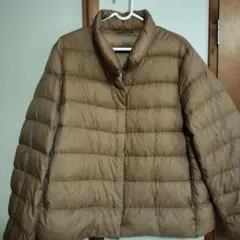 ユニクロ　ベージュ　ウルトラライトダウン