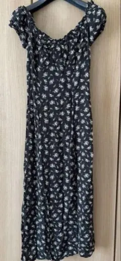 H&M 黒花柄半袖ロングワンピース