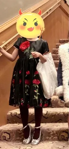 バラ刺繍の黒フレアドレス 120 発表会　美品