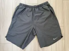 NIKE　Dri-FIT　グレー　ショートパンツのサムネイル