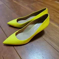 BALLY イエローパンプス 36.5のサムネイル