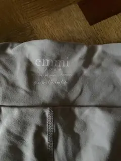 emmi ストレッチ ピンクベージュ　レギンス　スパッツのサムネイル