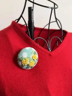 ハンドメイドくるみボタン薔薇刺繍の花
