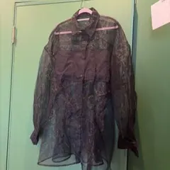 透け感のある長袖シャツ　シースルー
