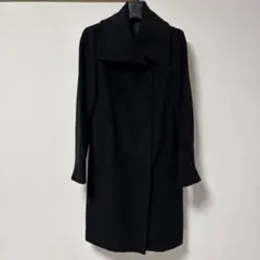黒のロングコート 大きな襟付き