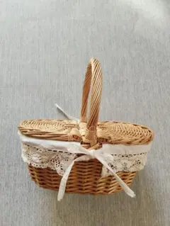 ナチュラル 籐製 レース付きバスケット